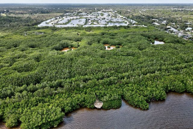 830 Lake Orchid Circle 207, Vero Beach, FL 32962