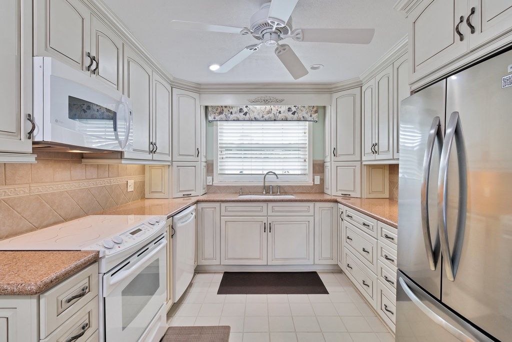 830 Lake Orchid Circle 207, Vero Beach, FL 32962