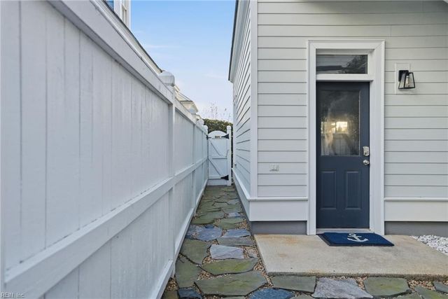 4520 Maiden LN, Norfolk, VA 23518