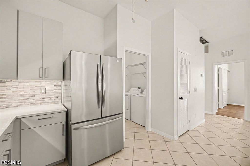 Image 11 of property listing at 2549 Deerfield Lake CT, Cape Coral, FL 33909