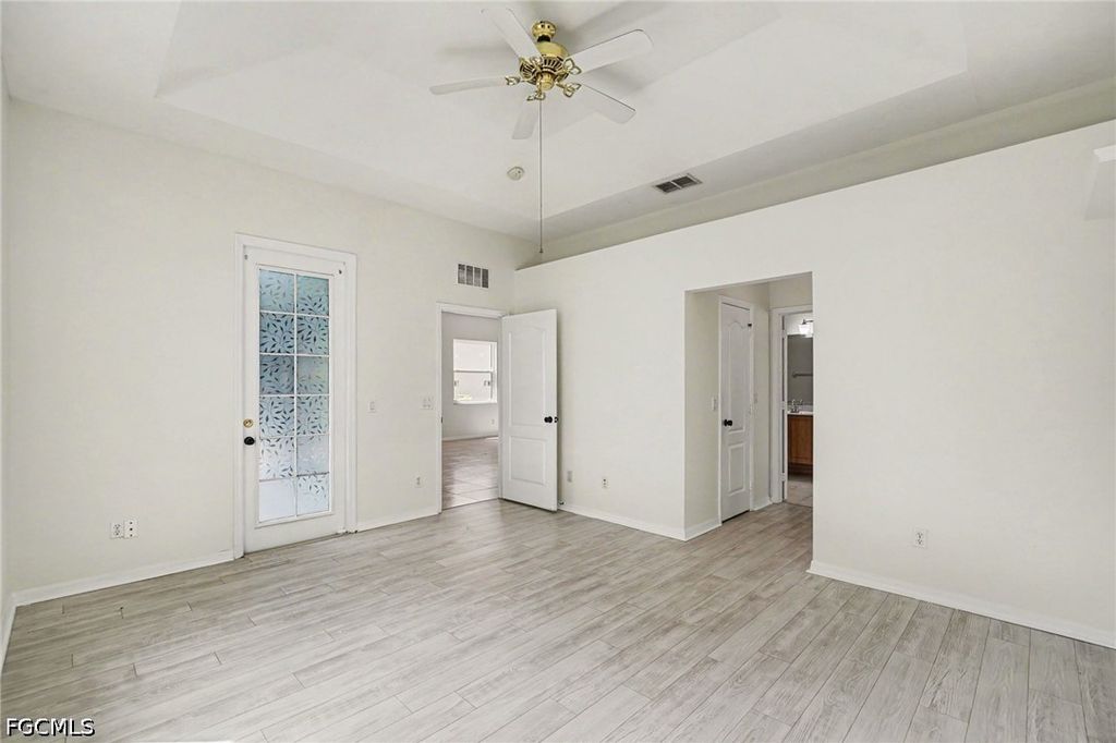 Image 12 of property listing at 2549 Deerfield Lake CT, Cape Coral, FL 33909
