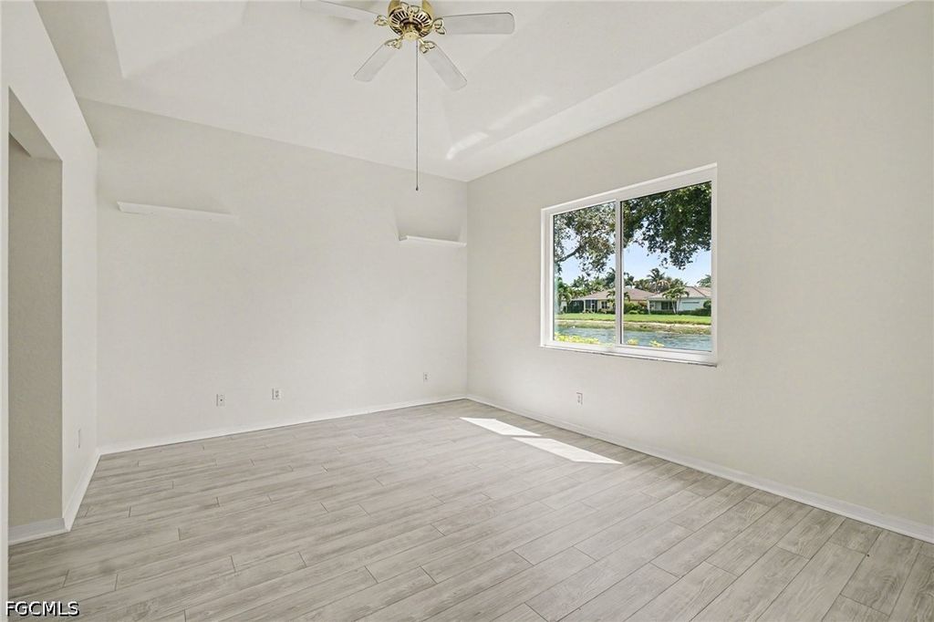 Image 13 of property listing at 2549 Deerfield Lake CT, Cape Coral, FL 33909