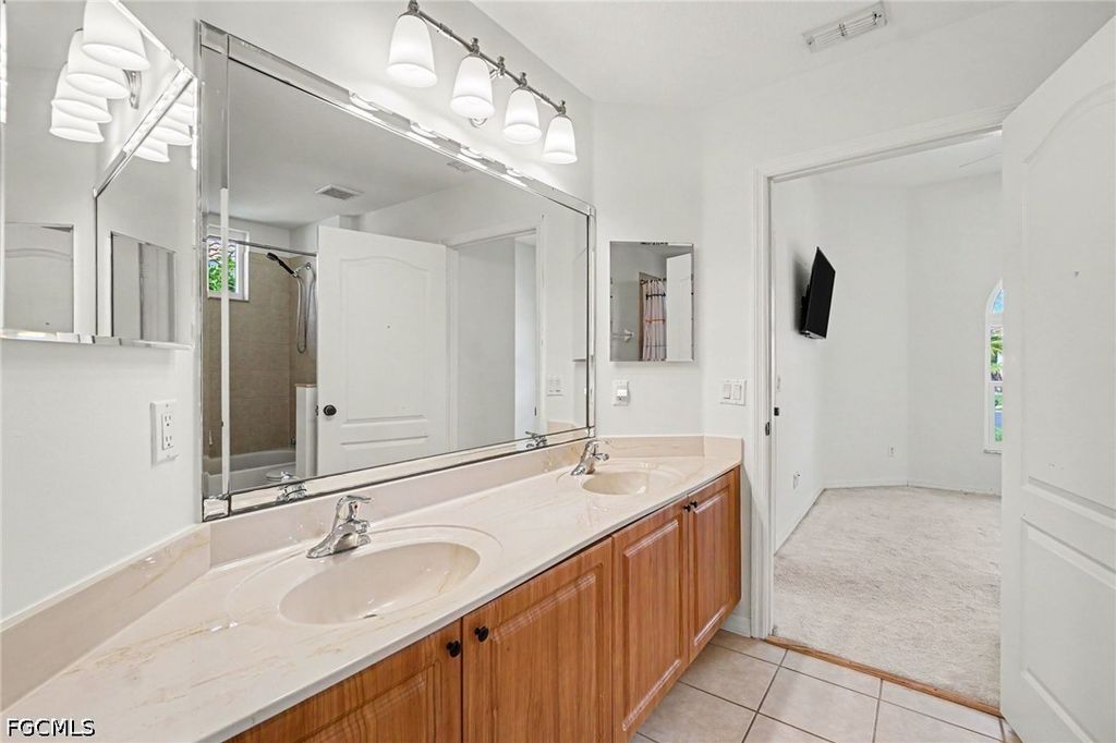 Image 16 of property listing at 2549 Deerfield Lake CT, Cape Coral, FL 33909