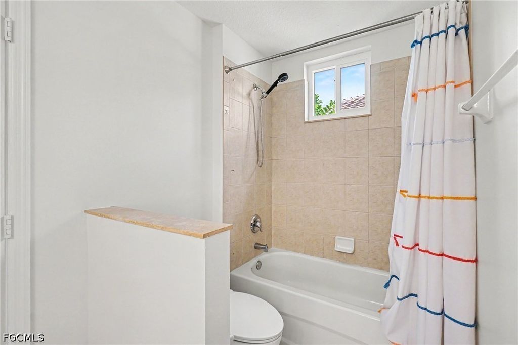 Image 18 of property listing at 2549 Deerfield Lake CT, Cape Coral, FL 33909