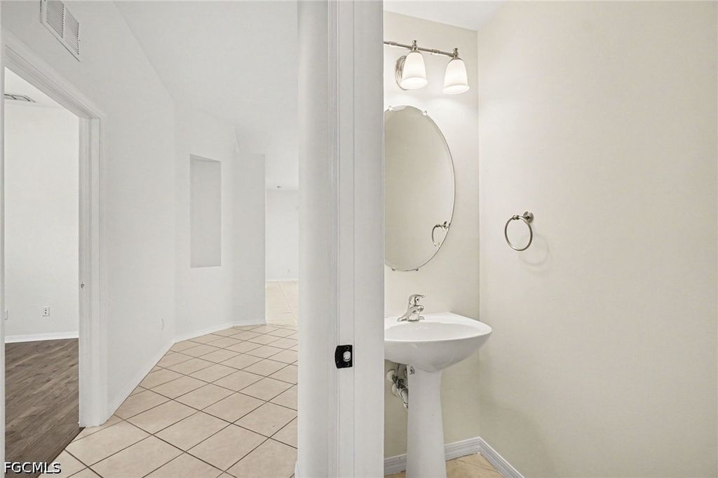 Image 19 of property listing at 2549 Deerfield Lake CT, Cape Coral, FL 33909