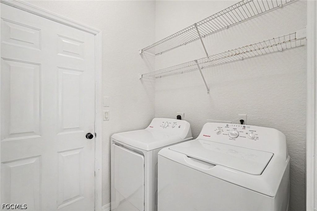 Image 20 of property listing at 2549 Deerfield Lake CT, Cape Coral, FL 33909