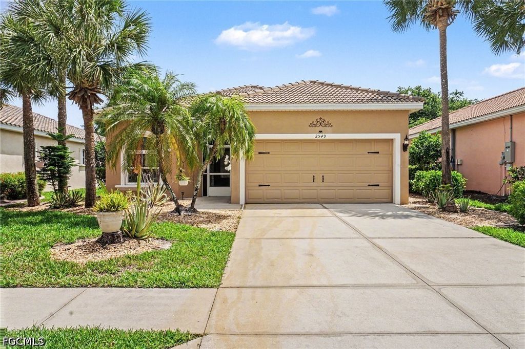 Image 3 of property listing at 2549 Deerfield Lake CT, Cape Coral, FL 33909