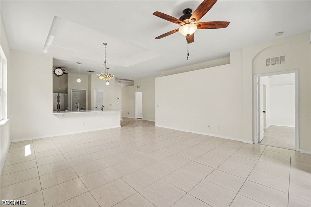Image 5 of property listing at 2549 Deerfield Lake CT, Cape Coral, FL 33909
