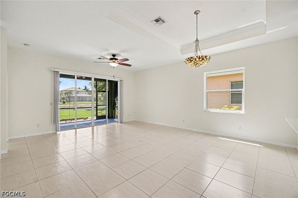 Image 6 of property listing at 2549 Deerfield Lake CT, Cape Coral, FL 33909