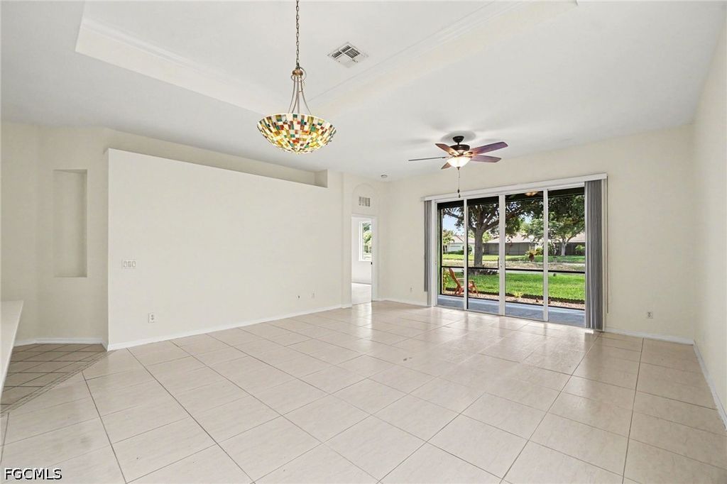 Image 7 of property listing at 2549 Deerfield Lake CT, Cape Coral, FL 33909