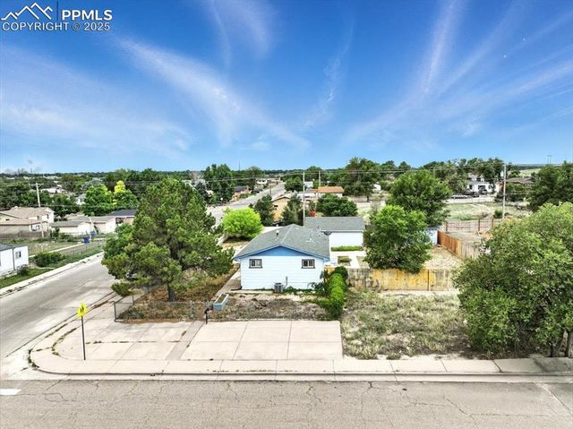 2402 W 17th Street, Pueblo, CO 81003