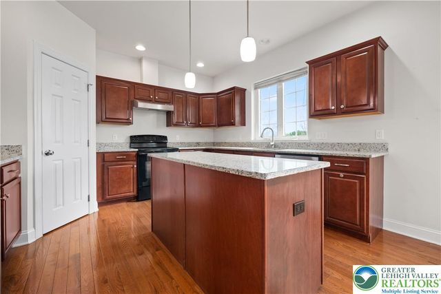 1638 Ressler Drive, South Whitehall Twp, PA 18069