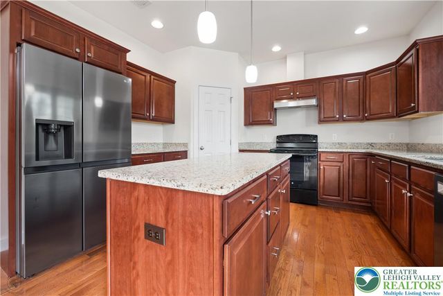 1638 Ressler Drive, South Whitehall Twp, PA 18069