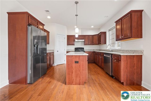 1638 Ressler Drive, South Whitehall Twp, PA 18069