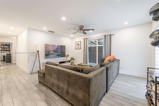 130-134 NW 57th St, Oakland Park, FL 33309