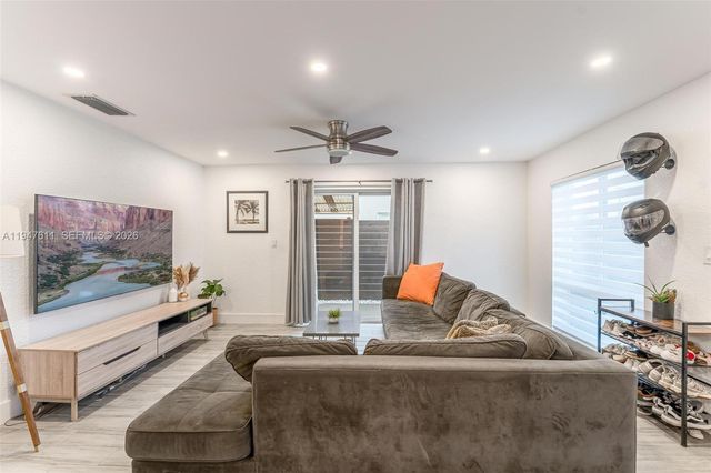 130-134 NW 57th St, Oakland Park, FL 33309