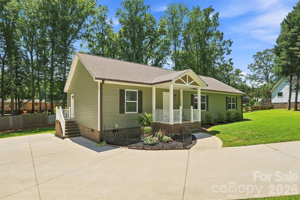 312 Sailwinds Road, Mooresville, NC 28115