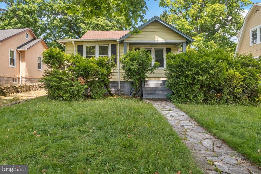 Image 1 of property listing at 3400 PARKINGTON AVE, Baltimore, MD 21215