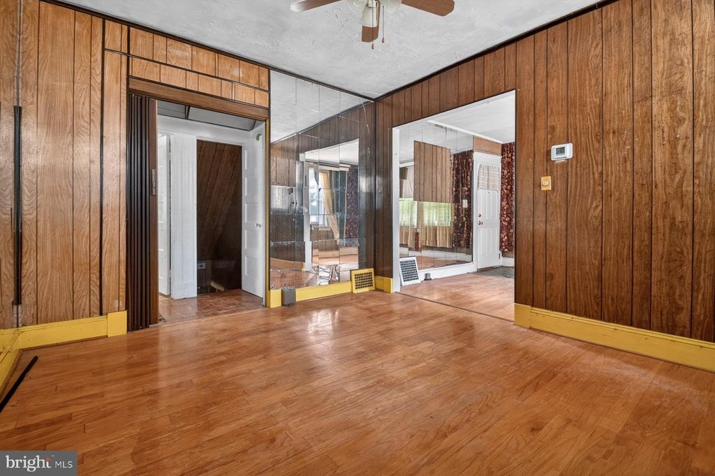 Image 14 of property listing at 3400 PARKINGTON AVE, Baltimore, MD 21215