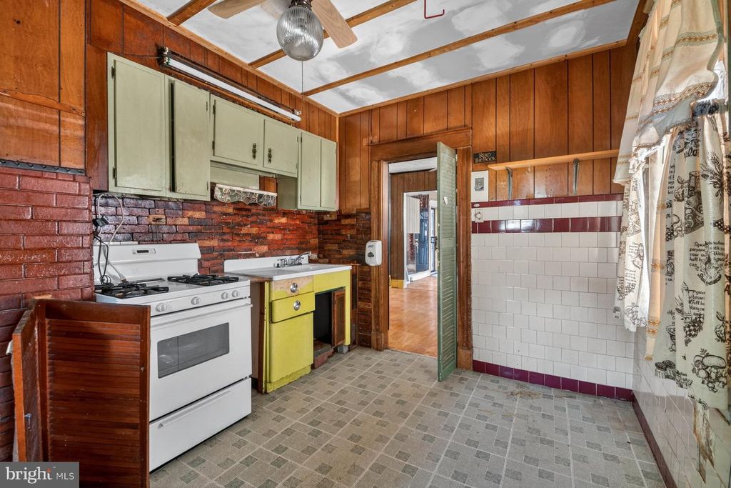 Image 17 of property listing at 3400 PARKINGTON AVE, Baltimore, MD 21215