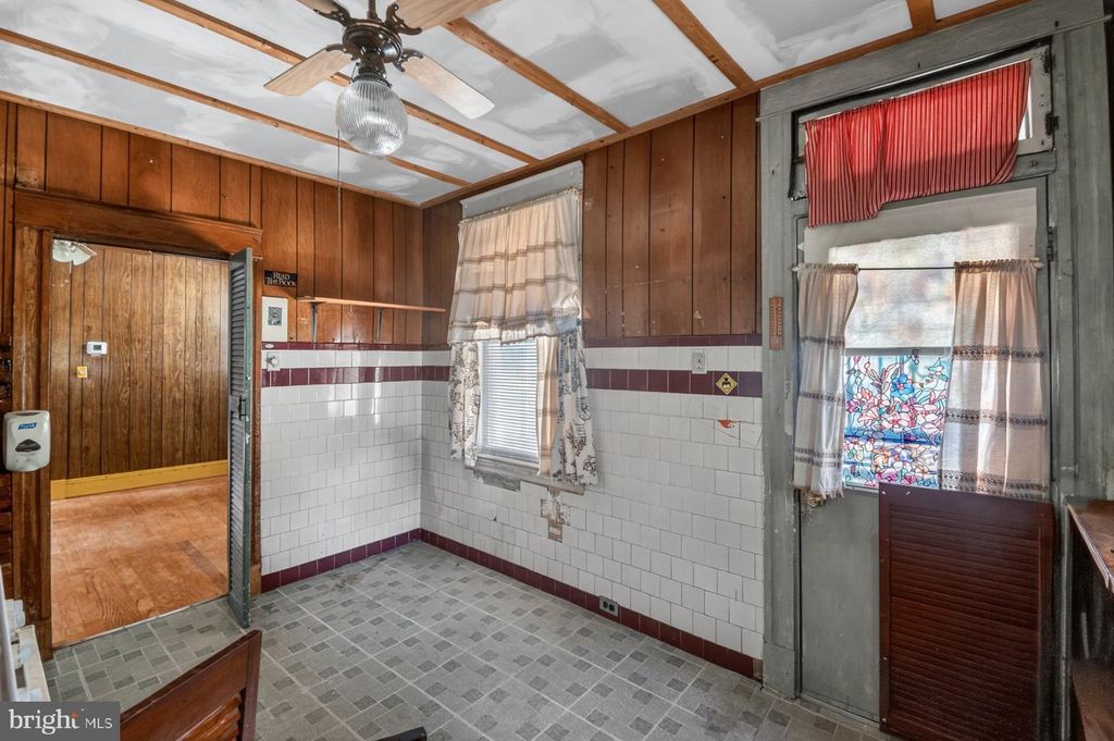 Image 18 of property listing at 3400 PARKINGTON AVE, Baltimore, MD 21215