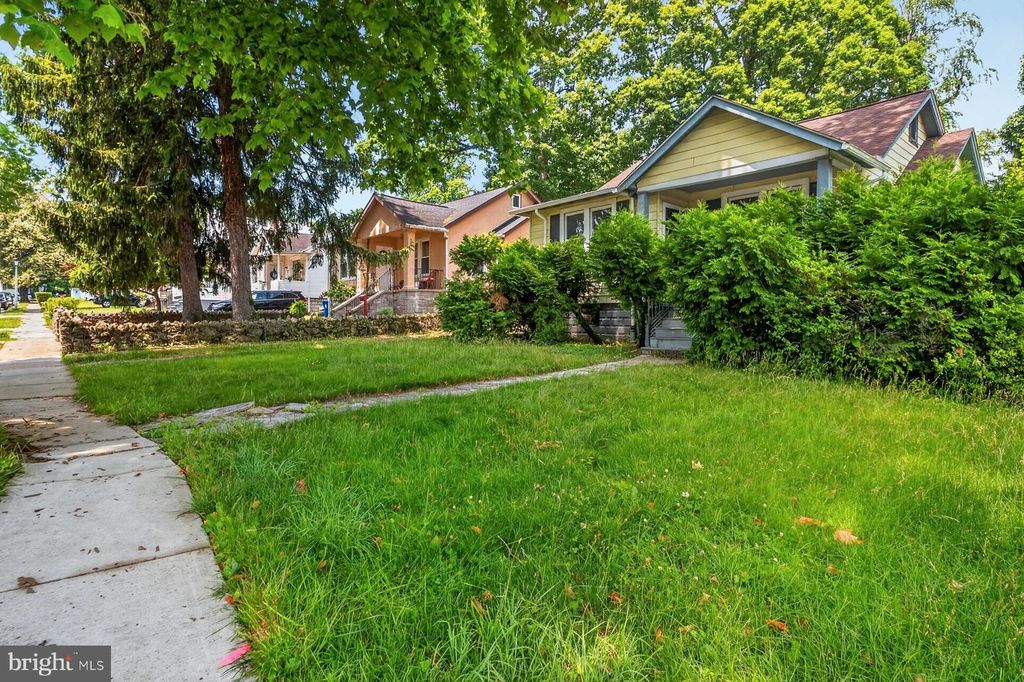 Image 2 of property listing at 3400 PARKINGTON AVE, Baltimore, MD 21215