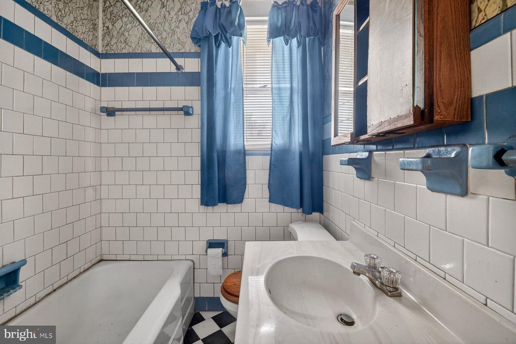 Image 20 of property listing at 3400 PARKINGTON AVE, Baltimore, MD 21215