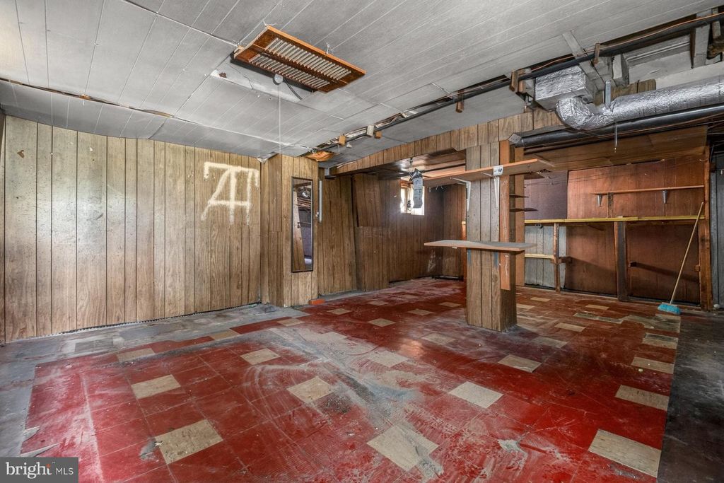 Image 26 of property listing at 3400 PARKINGTON AVE, Baltimore, MD 21215