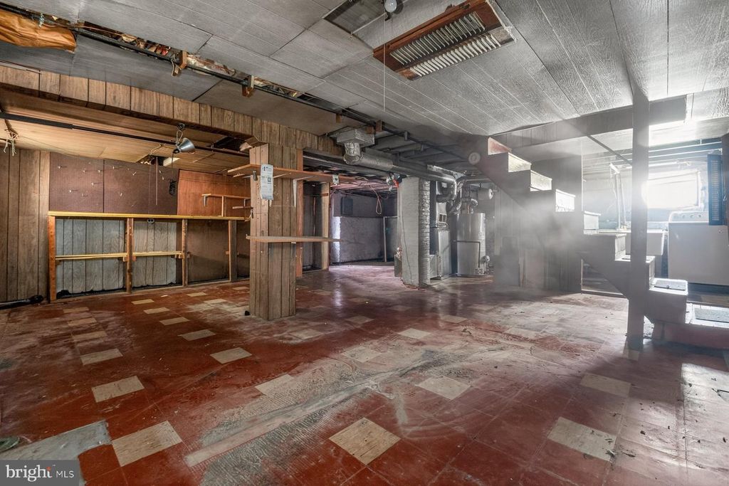 Image 27 of property listing at 3400 PARKINGTON AVE, Baltimore, MD 21215
