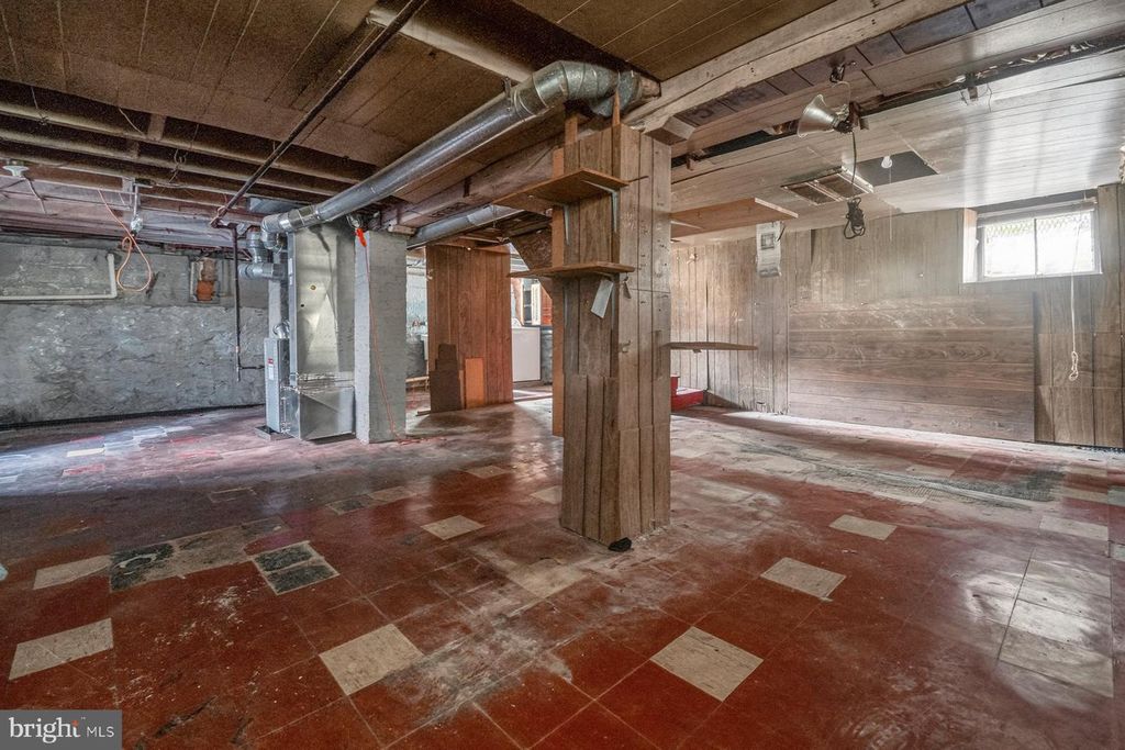 Image 28 of property listing at 3400 PARKINGTON AVE, Baltimore, MD 21215
