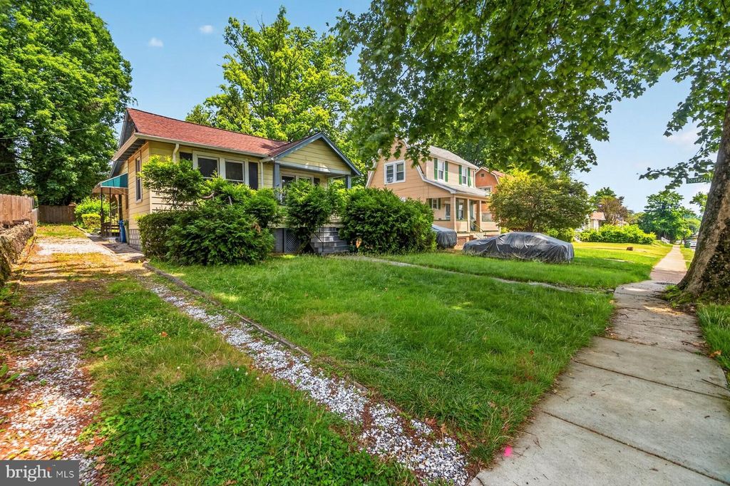 Image 3 of property listing at 3400 PARKINGTON AVE, Baltimore, MD 21215