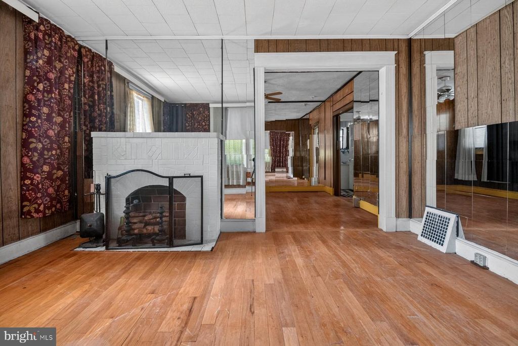 Image 36 of property listing at 3400 PARKINGTON AVE, Baltimore, MD 21215