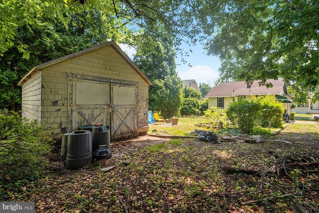 Image 5 of property listing at 3400 PARKINGTON AVE, Baltimore, MD 21215