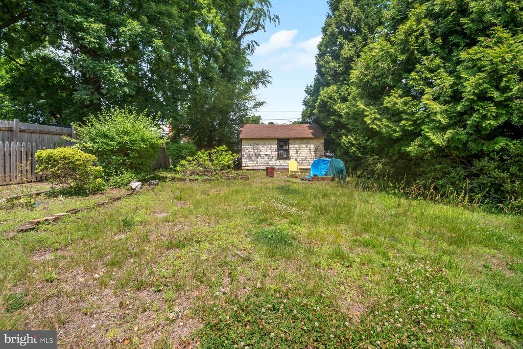 Image 7 of property listing at 3400 PARKINGTON AVE, Baltimore, MD 21215