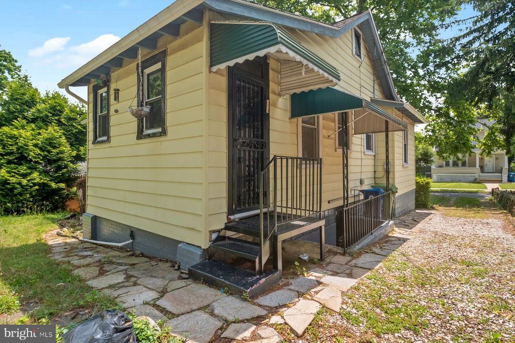 Image 8 of property listing at 3400 PARKINGTON AVE, Baltimore, MD 21215