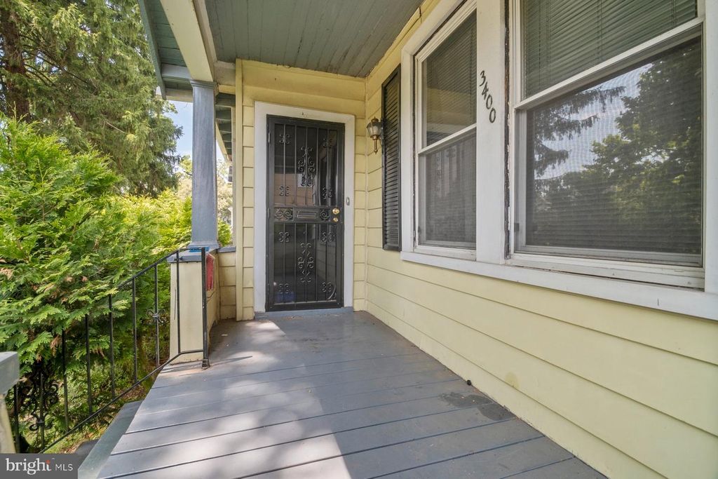 Image 9 of property listing at 3400 PARKINGTON AVE, Baltimore, MD 21215