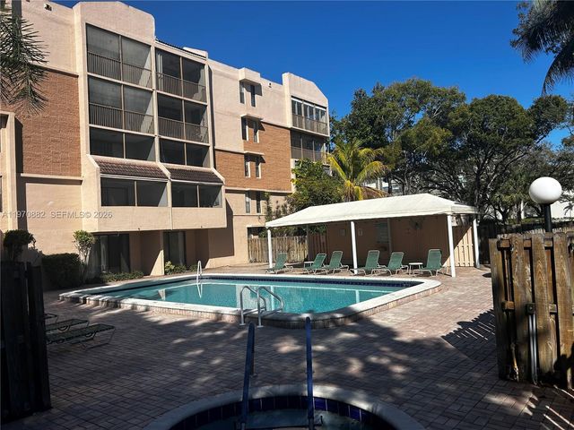 6800 Cypress Rd 207, Plantation, FL 33317