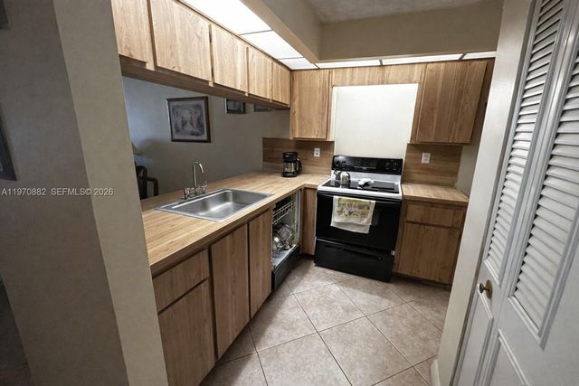 6800 Cypress Rd 207, Plantation, FL 33317