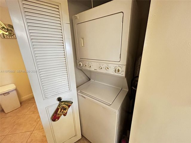 6800 Cypress Rd 207, Plantation, FL 33317