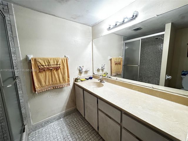 6800 Cypress Rd 207, Plantation, FL 33317