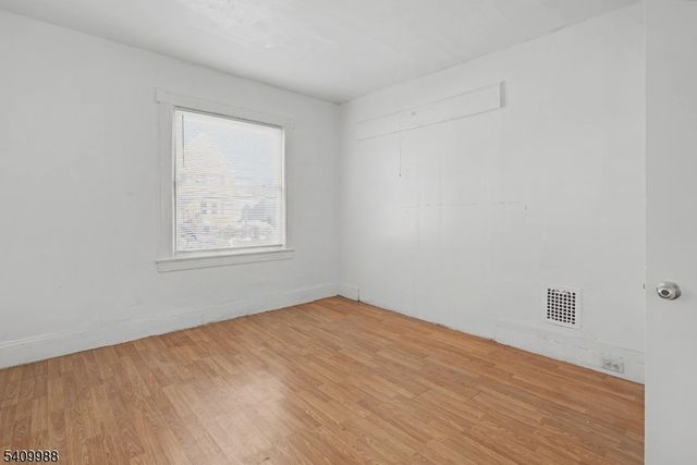 99 Kansas St, Hackensack City, NJ 07601