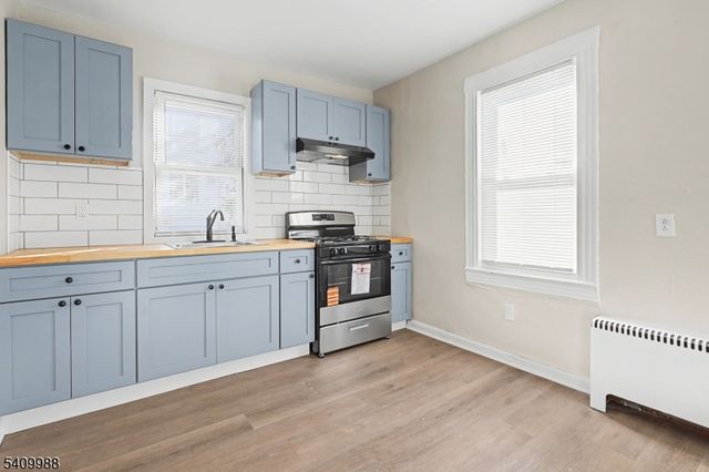 99 Kansas St, Hackensack City, NJ 07601