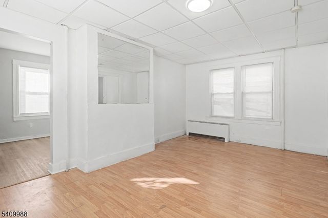 99 Kansas St, Hackensack City, NJ 07601