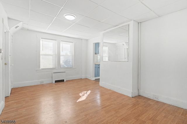 99 Kansas St, Hackensack City, NJ 07601