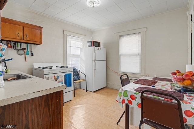 99 Kansas St, Hackensack City, NJ 07601