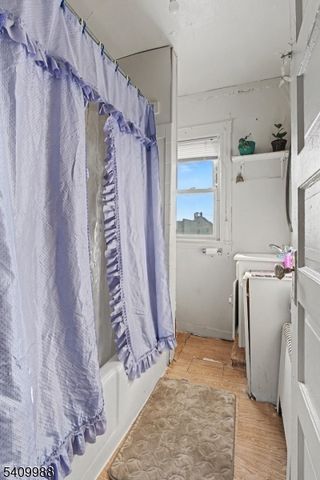 99 Kansas St, Hackensack City, NJ 07601