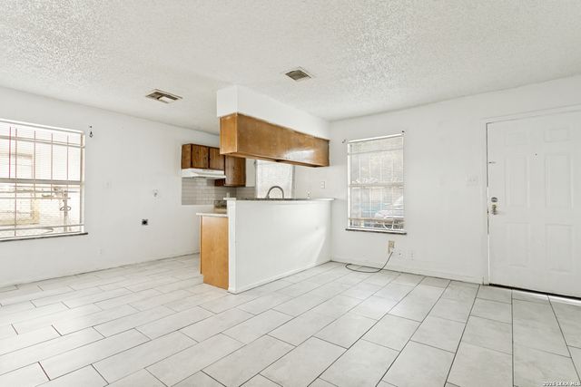 3414 GATEWAY DR, San Antonio, TX 78210