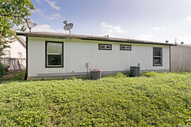 3414 GATEWAY DR, San Antonio, TX 78210