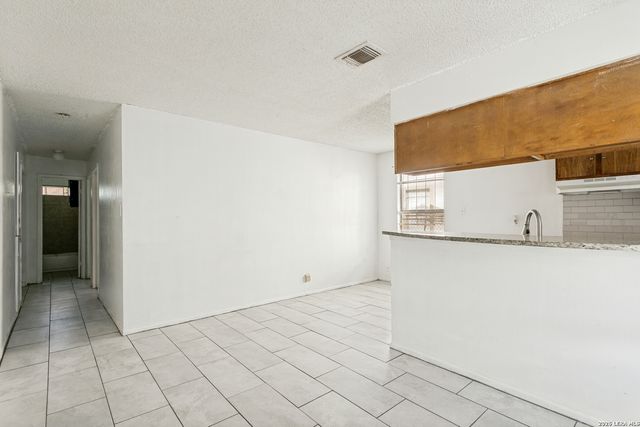 3414 GATEWAY DR, San Antonio, TX 78210