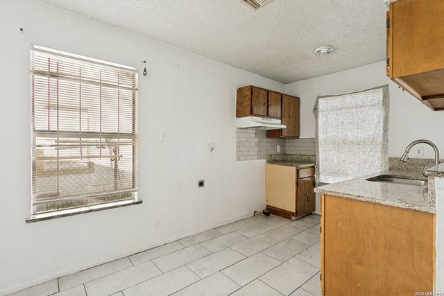 3414 GATEWAY DR, San Antonio, TX 78210